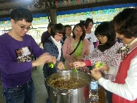 幸福佳人團隊  舉辦戶外埪土窯 聯誼餐會<刺五加百菇養生湯>