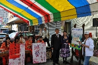 幸福佳人旗艦店開幕 國藥團演奏 盛况
